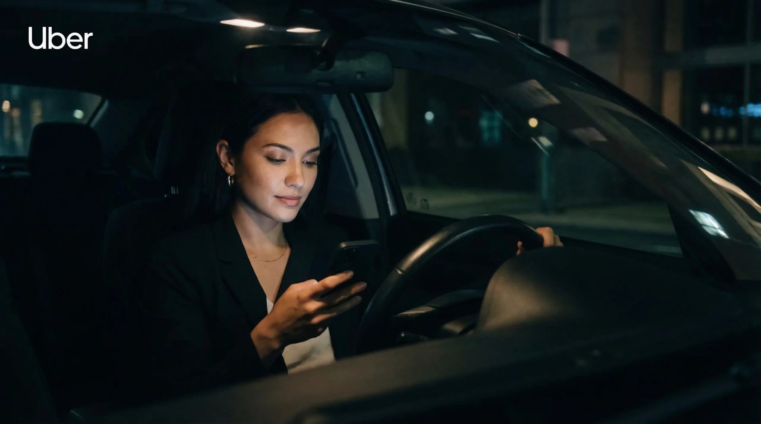 Mulher motorista do uber